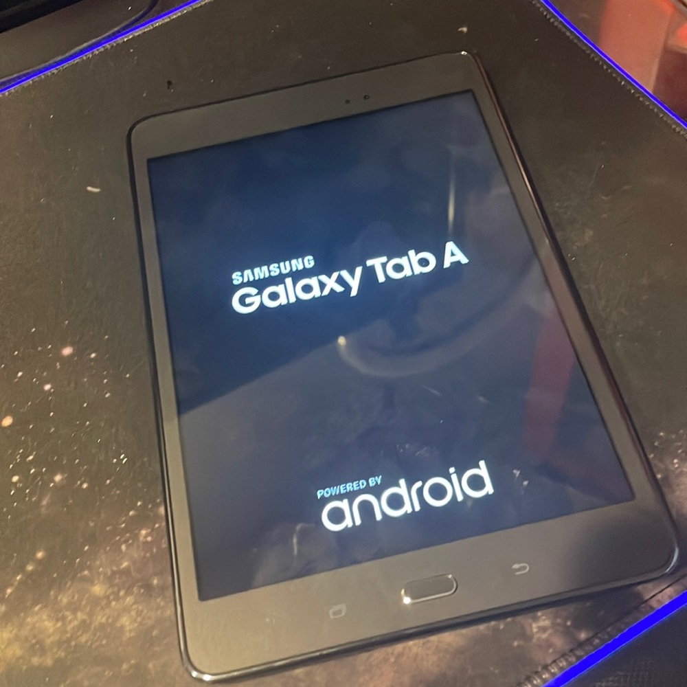 selling my daughters tablet, works perfect no scratches no delays works brandnew